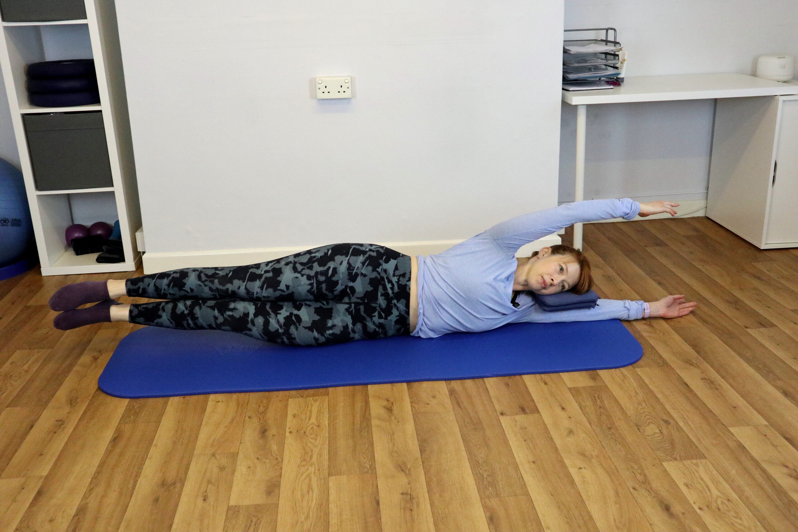Intermediate flowing workout with weights and band – 32 mins