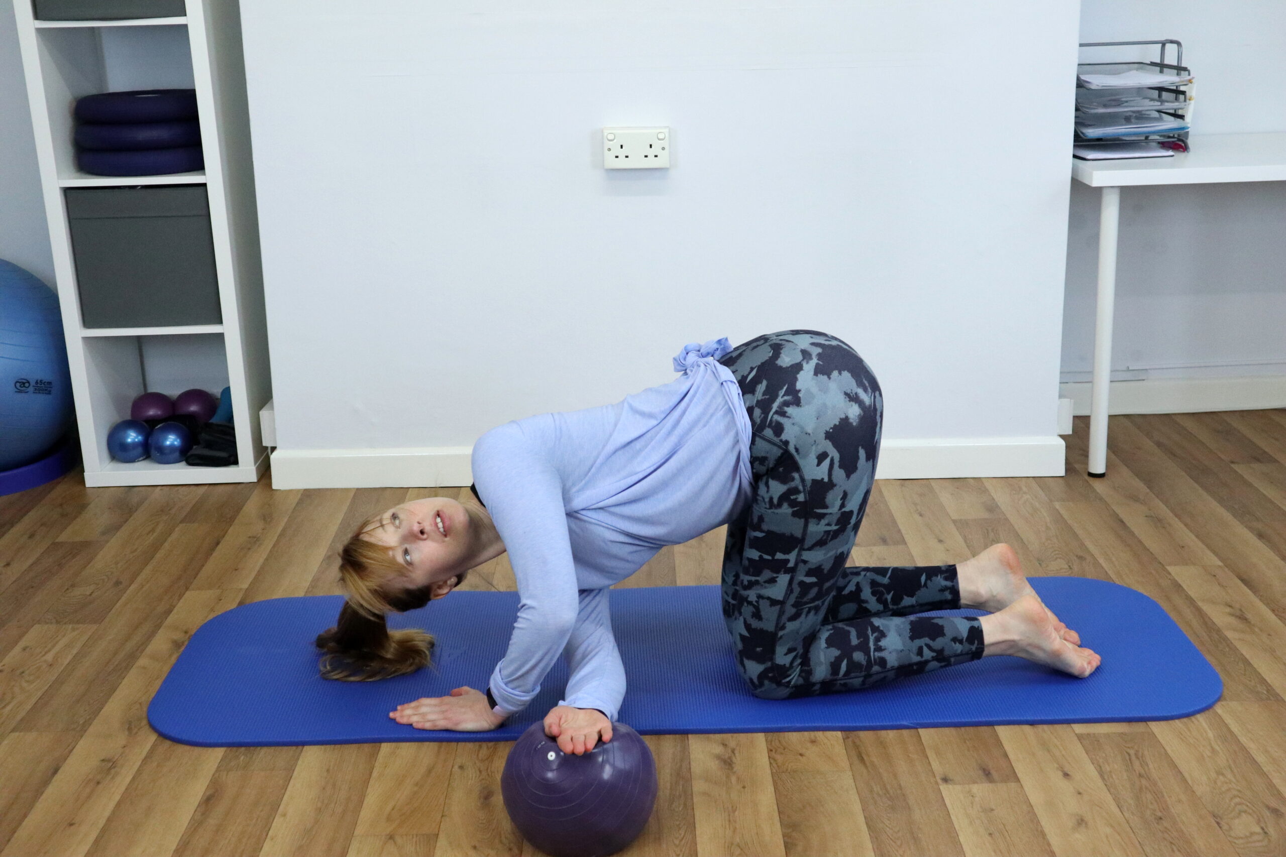 Super quick gentle workout with pilates ball – 18 mins